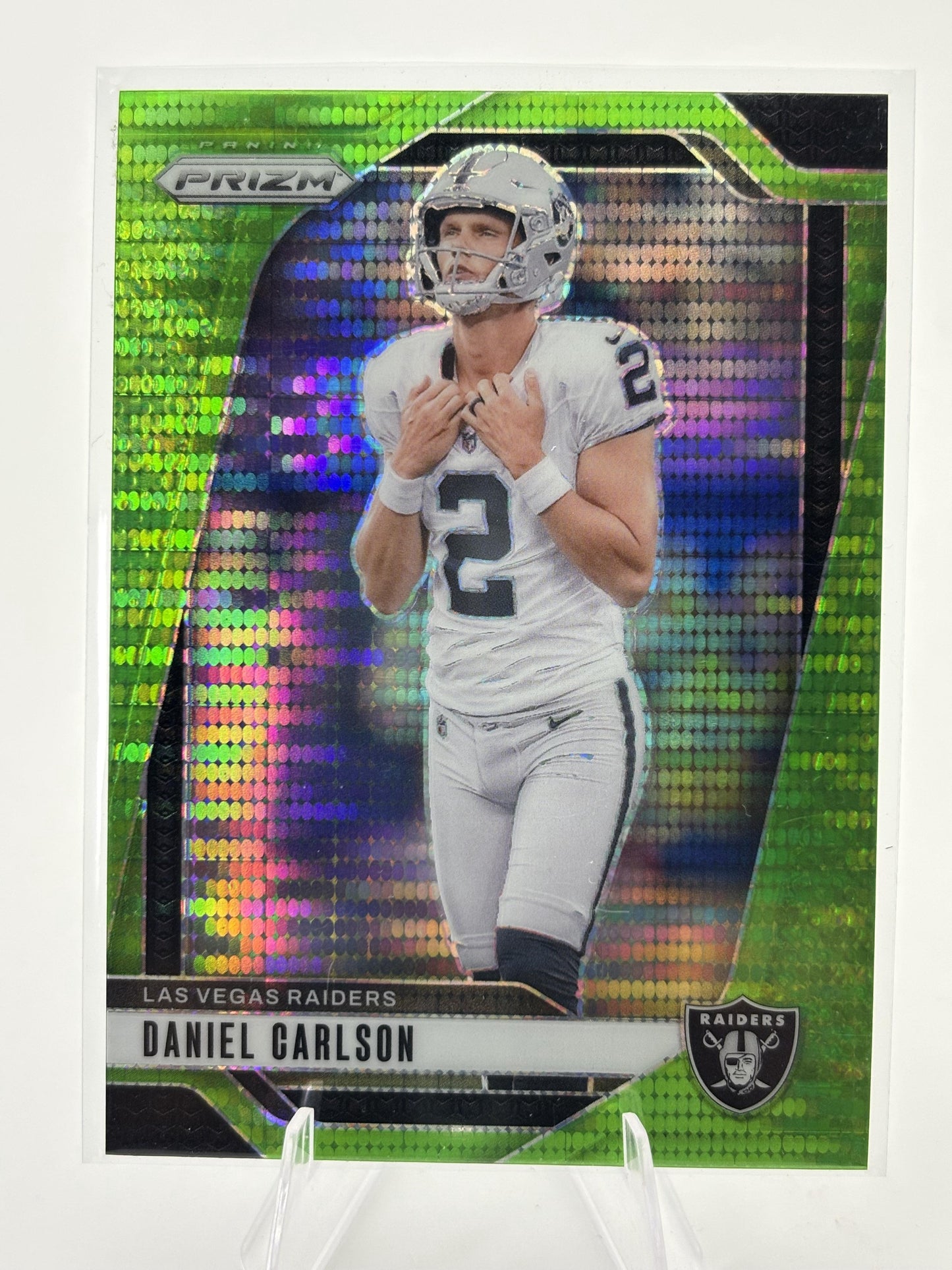 2024 Panini Prizm #153 Daniel Carlson Neon Green Pulsar